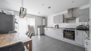 2, 1 Blackthorn House, Blackthorn Avenue, Chigwell IG7 4FW