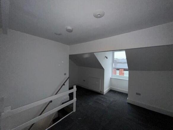 3 bed Terraced to rent Image 6