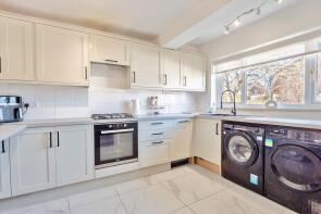 16, Sanross Close, Fareham PO14 3NH