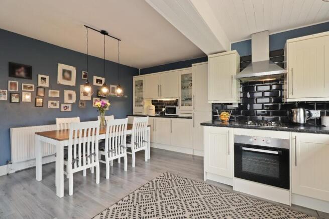 3 bed Semi-Detached for sale Image 3