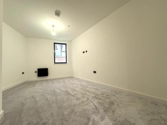 Bedroom pic 1.jpeg