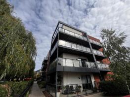 Flat 9, 21 Baneberry Lodge, Huntingdon Drive, Romford RM3 0FU