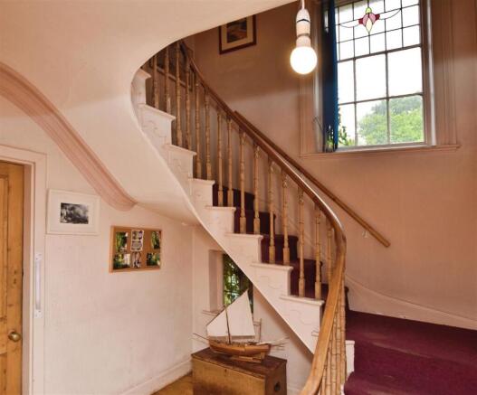 5 bed Semi-Detached for sale Image 12
