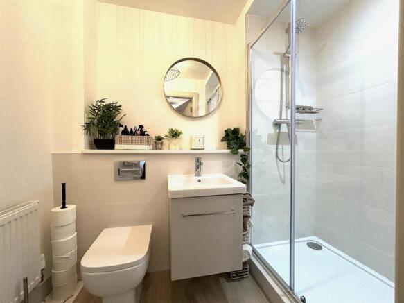 Principal Bedroom En Suite