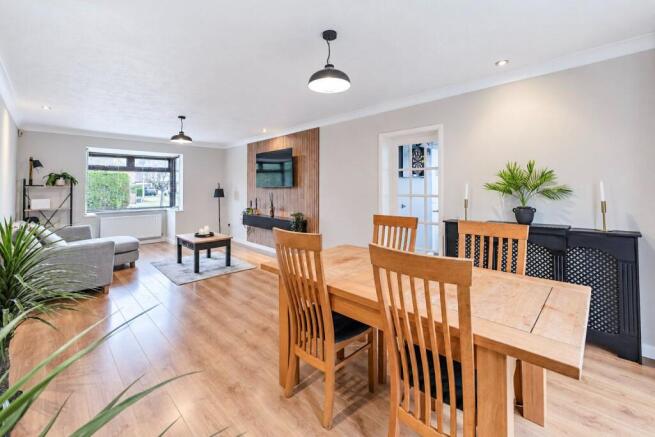 Simons Close, Crowborough, TN6 2XU photo 3