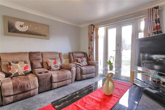 4 bed House to rent Image 4