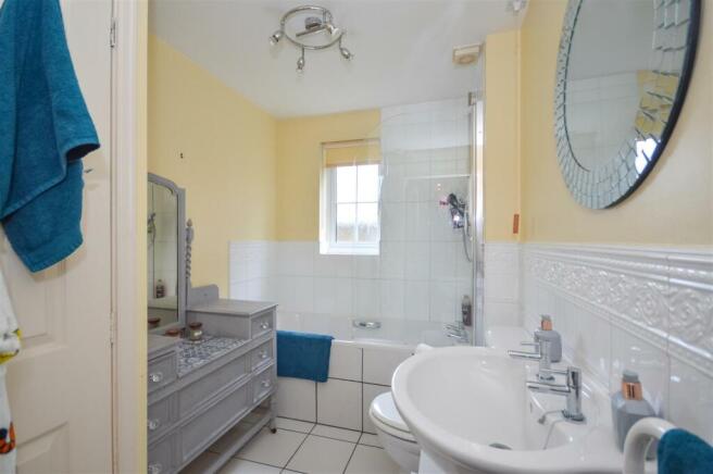 BATHROOM/W.C.