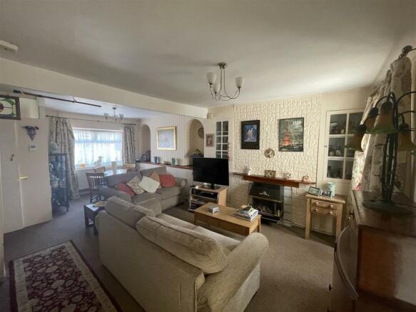Lounge/Dining Room
