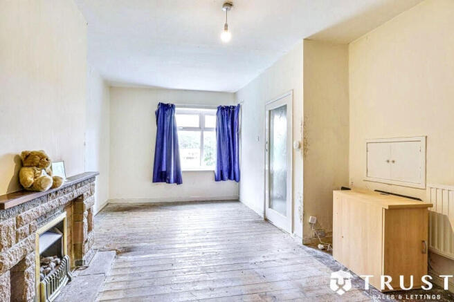 3 bed Semi-Detached for sale Image 4