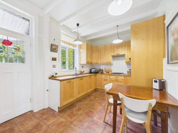 4 bed House for sale Image 8
