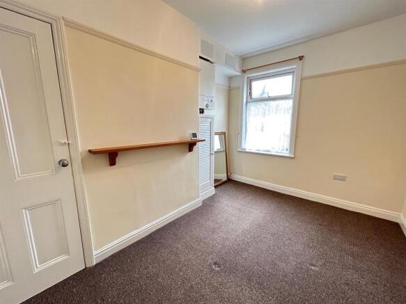 3 bed Terraced to rent Image 8