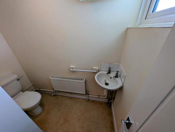 31 Quedgeley cloakroom.jpg