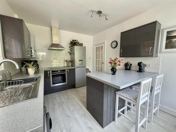 Kitchen: