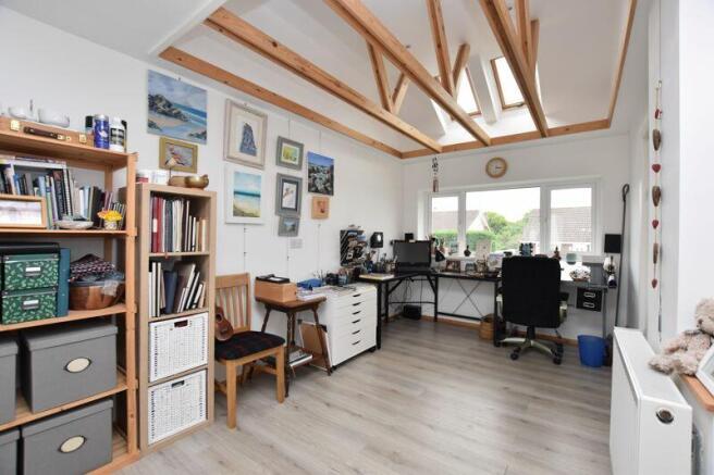Bedroom 3 / Hobby Room