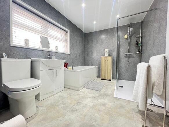3 bed Terraced for sale Image 4