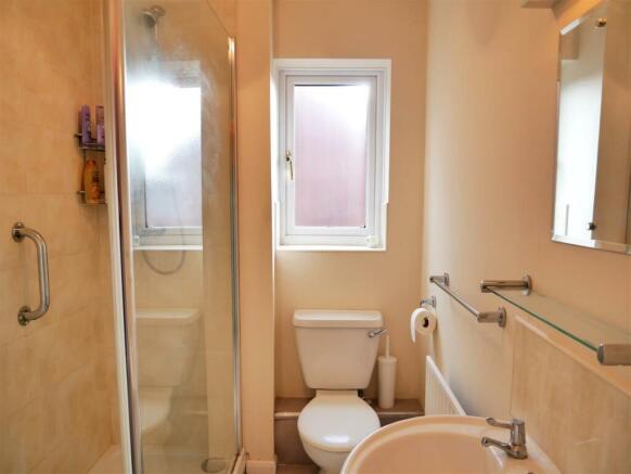 MASTER EN-SUITE