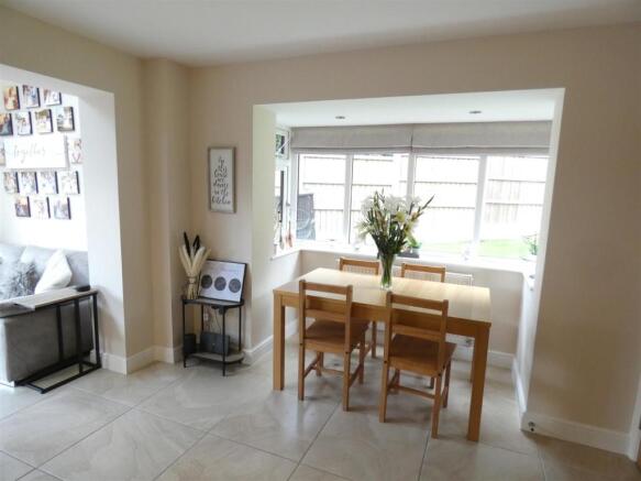 LARGE FITTED DINING KITCHEN