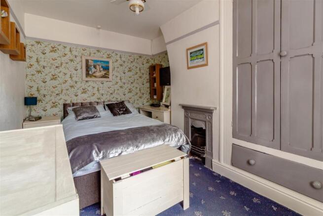 8379443-interior02.jpg