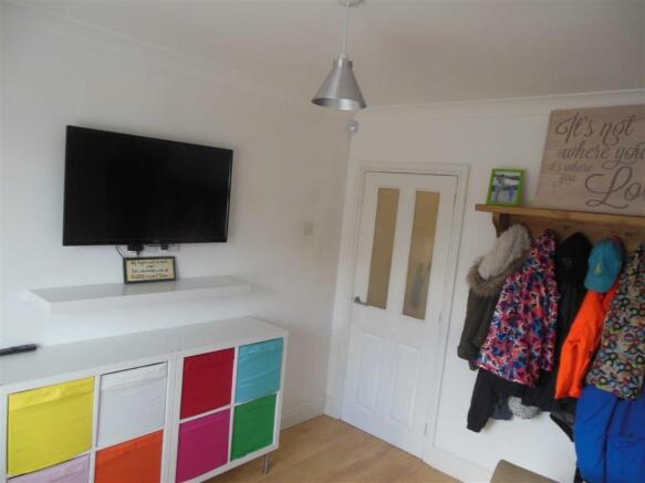 Dining/sitting room: