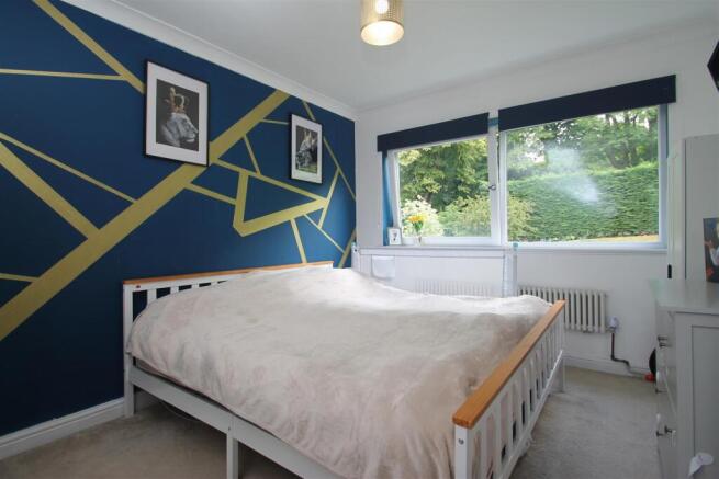 2 bed Flat for sale Image 5