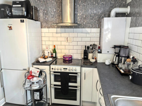 2 bed Flat for sale Image 7