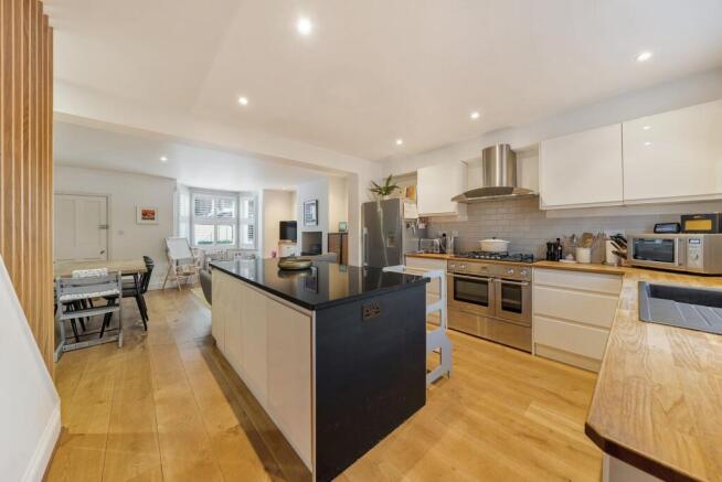 Kitchen/Dining Room (2)