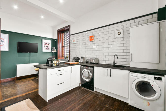 Kitchen/ Dining Room