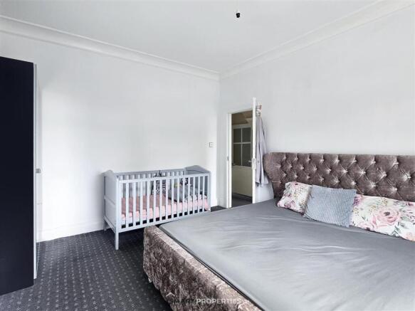 5 bed Terraced for sale Image 12