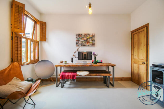 Dining room to rear