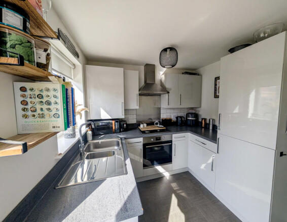 2 bed Terraced for sale Image 7
