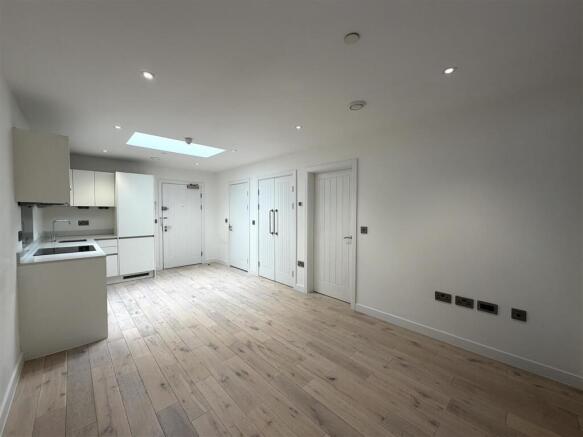 Living area pic 4.jpeg