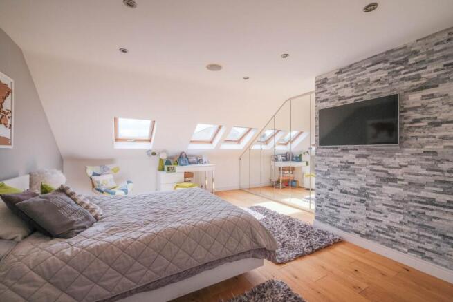 4 bed Terraced to rent Image 6