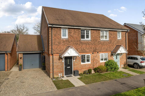 Marjoram Avenue, Cranleigh, GU6