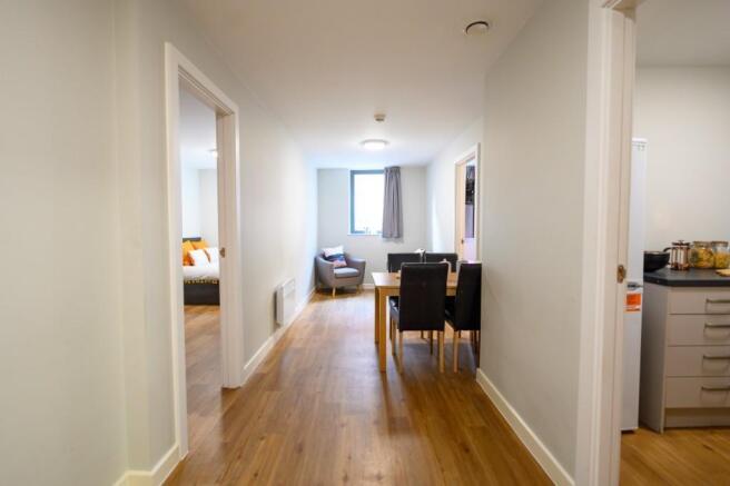 2 bed Apartment to rent Image 5