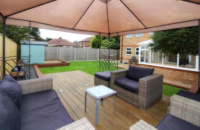 7025_Cawthorn Close.