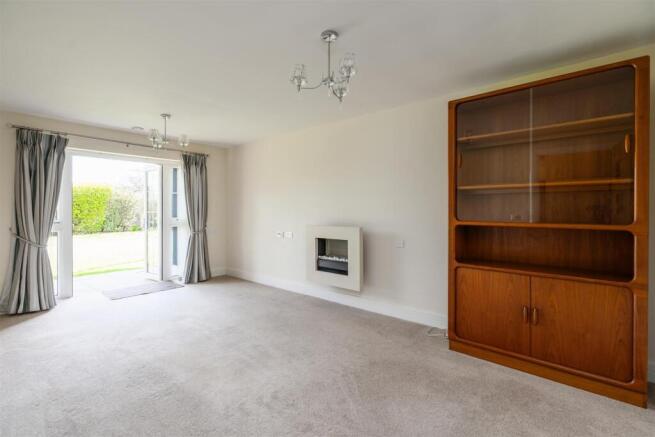 Apartment 4 Ravenshaw Court_5.jpg