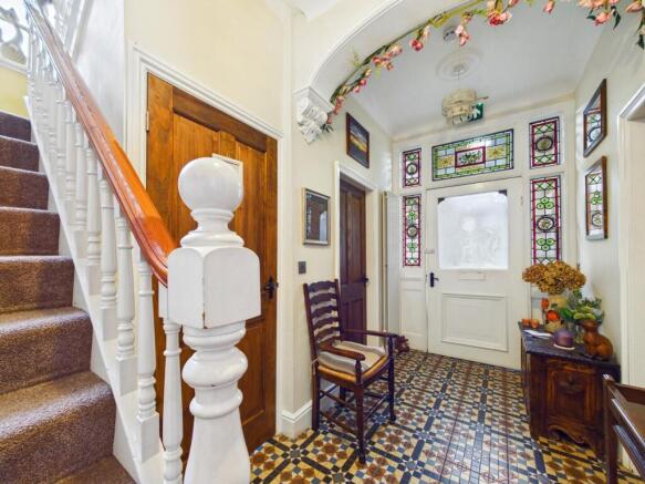 6 bed Detached for sale Image 5