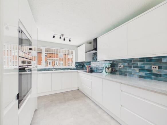 4 bed Detached for sale Image 5