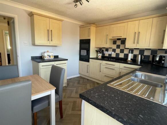 Kitchen...jpg
