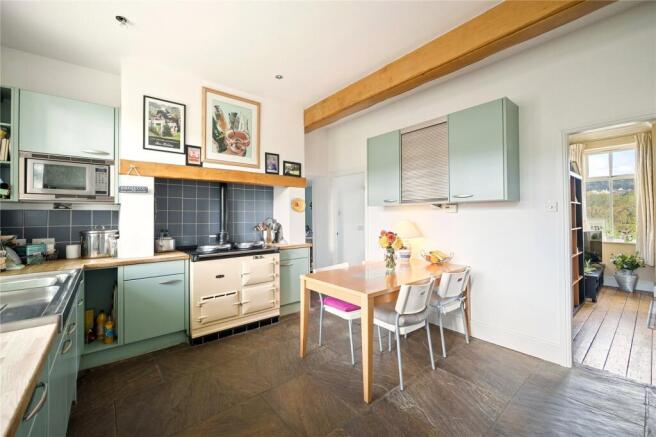 5 bed Semi-Detached for sale Image 5