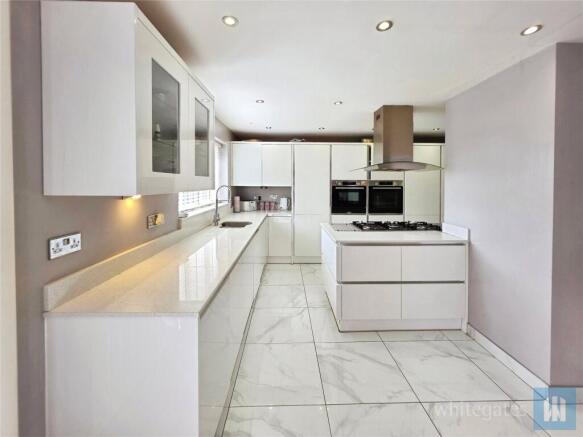 5 bed Semi-Detached for sale Image 9