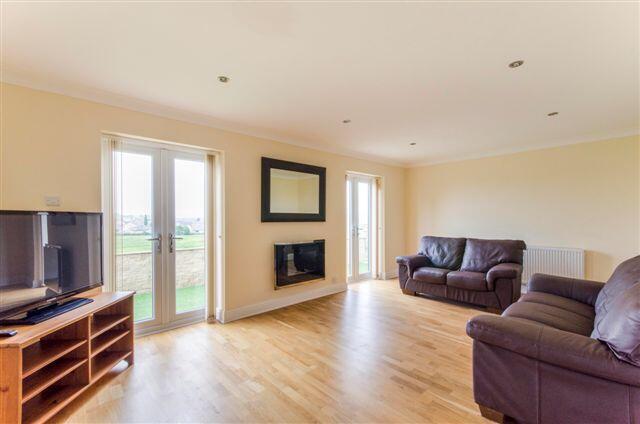 6 bed Detached for sale Image 5