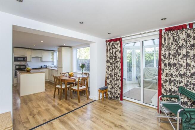 Large Kitchen/ Diner: