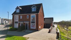 87, Harold Hines Way, Trentham, Stoke-on-trent ST4 8WJ