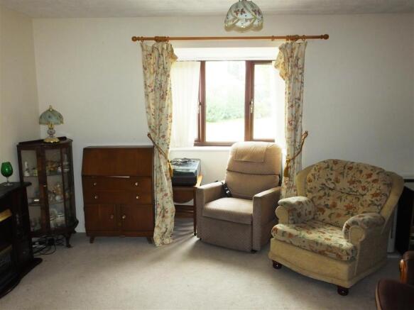Lounge 2.JPG