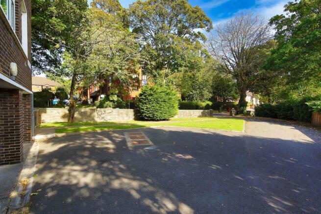 1 Hillside Ct. 2151.jpg