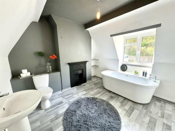Bathroom B.jpeg