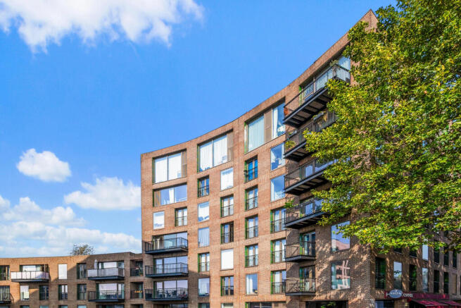Camden_Road_NW1_040_canalside_portal_crop