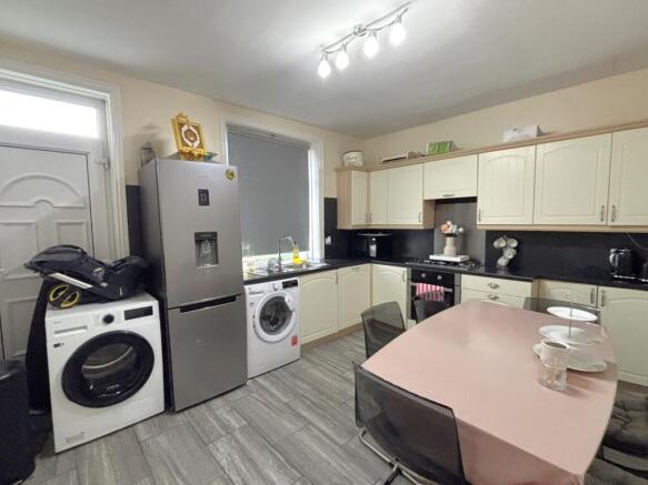 Frimley Drive, Bankfoot, Bradford, BD5 photo 4