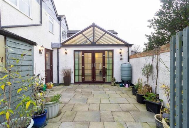 GARDEN ROOM